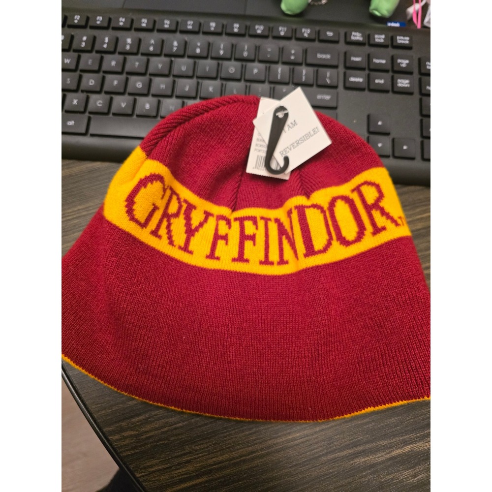 Harry Potter Gryffindor Reversible Beanie Hat Maroon Yellow Striped‎ Knit NWT